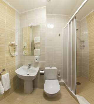 Отель Hotel Florida Киев Двухместный номер с 2 отдельными кроватями и ванной комнатой-2