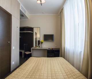 Отель Hotel Florida Киев Двухместный номер с 1 кроватью и собственной ванной комнатой-4